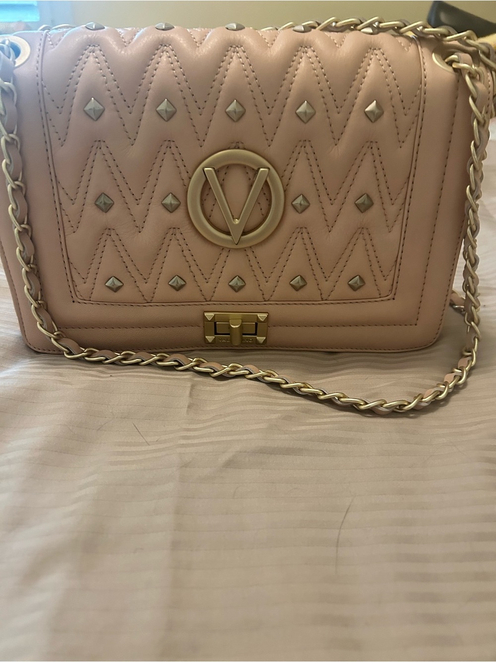 Valentino Quilted Blush Shoulder Bag with Gold Chain - Picture 2 of 4